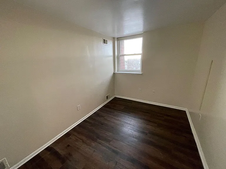 Walnut Ave — Photo 1