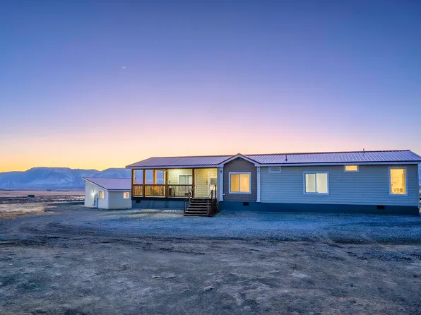 88 & 90 Richland Tr, Clark, WY 82435