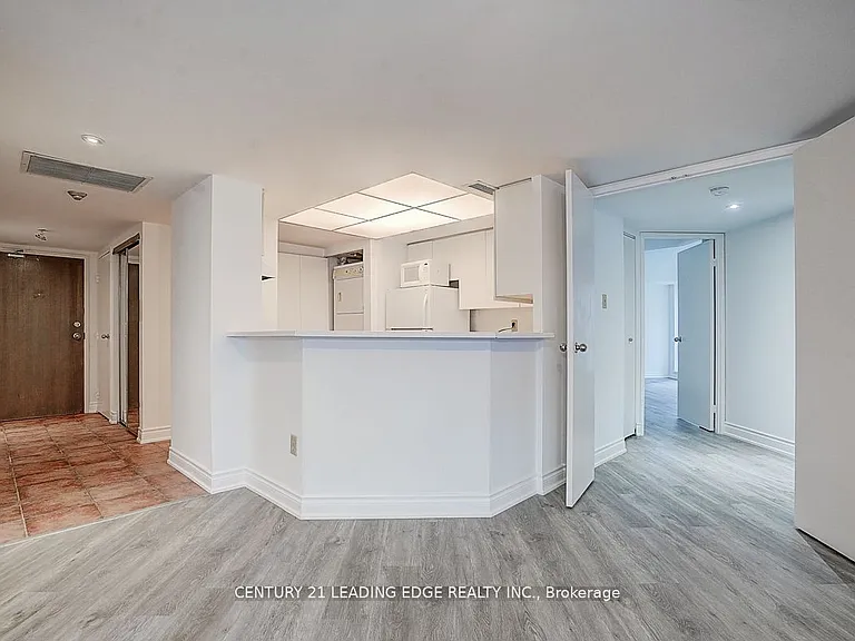 1001 Bay St #514 — Photo 15