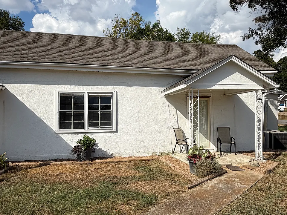 2226 Highway 41a S #B