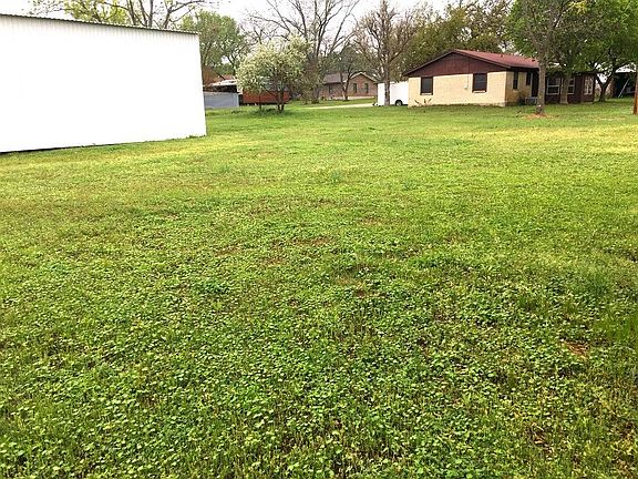 3rd image of 701 W Lowe Ave
