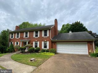330 River Bend Rd, Great Falls, VA 22066