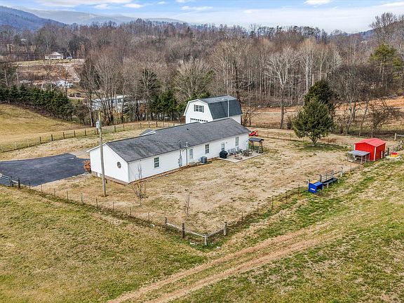 5th image of 812 New Clear Branch Rd