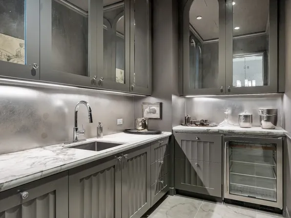 301 East 81st Street image 28 of 31