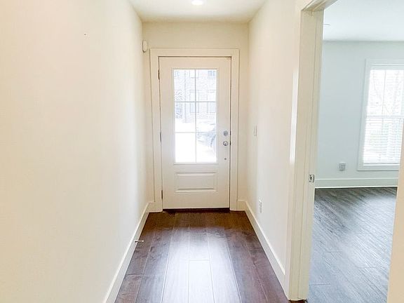5th image of 405 SW B St