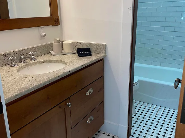 519 W Main St #D101 — Photo 10
