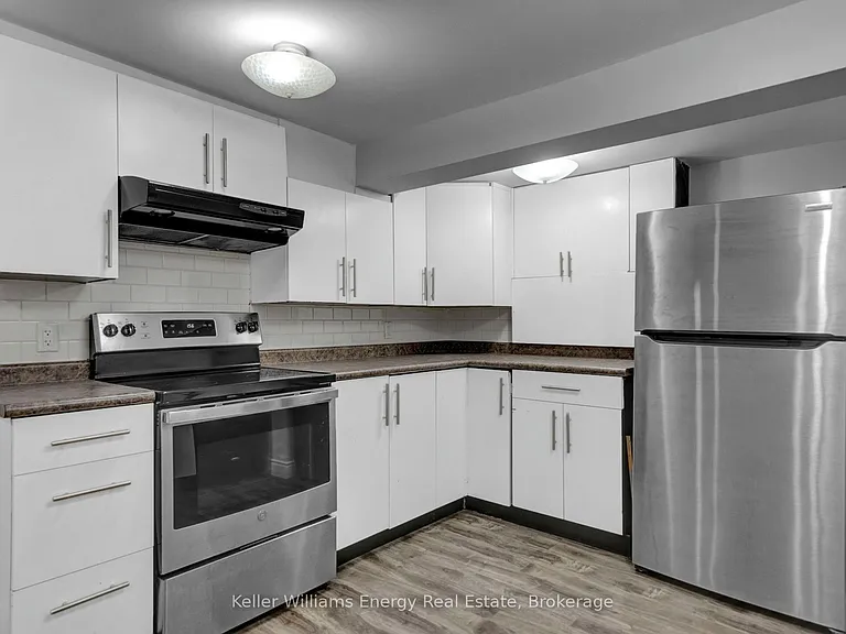 1137 Norman Cres #LOWER — Photo 31