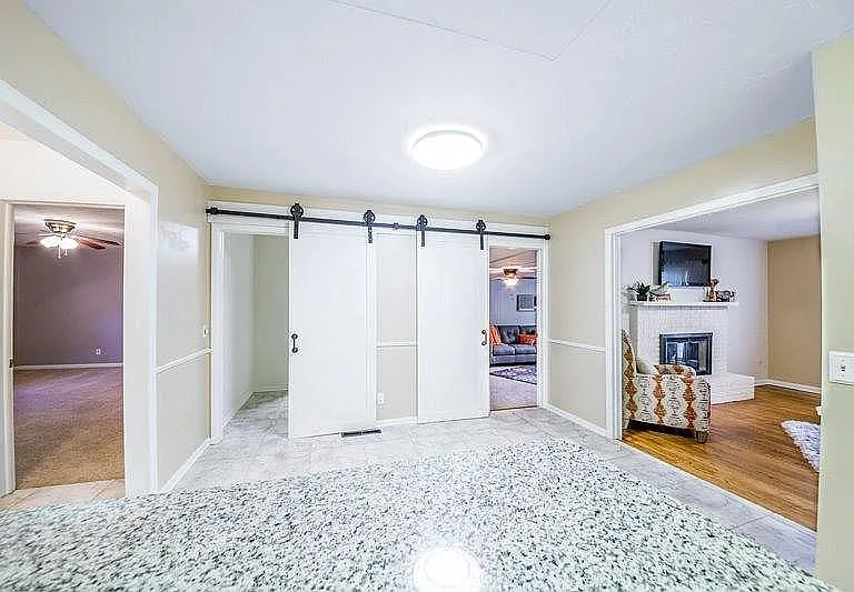 2211 W Sherwood Ave — Photo 6