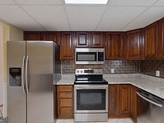 5th image of 370 Darren Dr