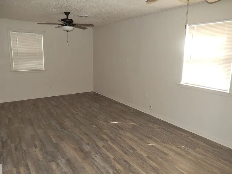 2710 Mount View Dr — Photo 11