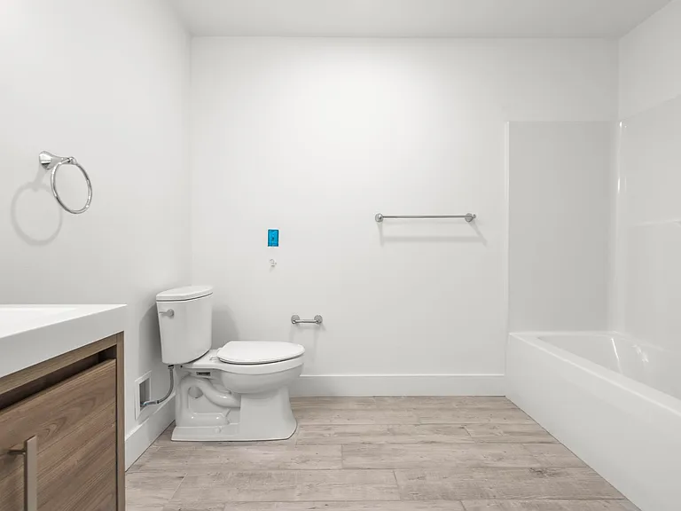 245 E Main St #1 — Photo 15