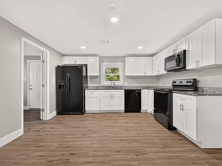 1213 Allen St — Photo 14
