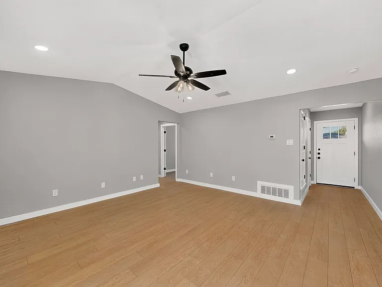 6708 Johnnie Ct — Photo 8
