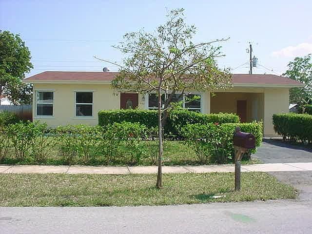 2nd image of 930 NE 23rd Pl