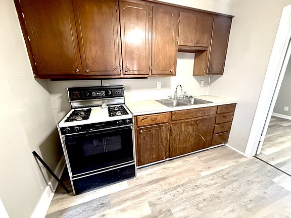 2nd image of 415 C St NW