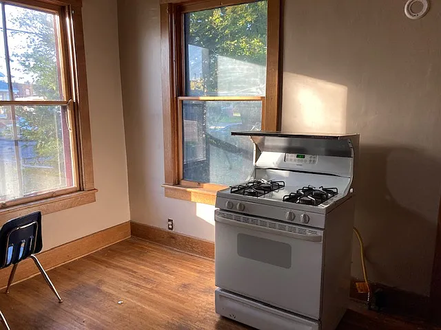 322 W 4th St — Photo 9