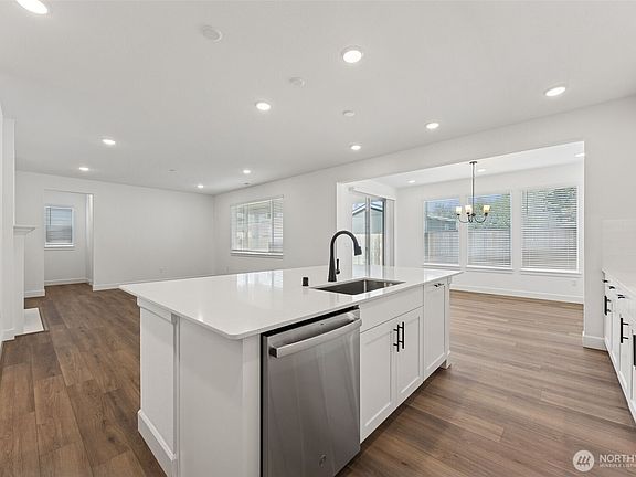 5th image of 2402 Barn Door Court #37
