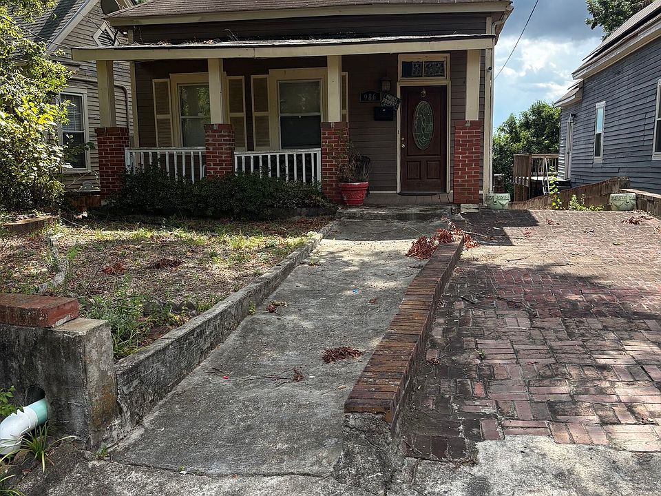 1st image of 986 Maple St