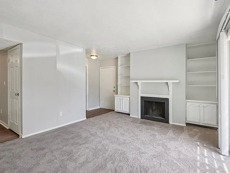 Castleton Manor Apartments — Photo 32