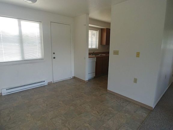 3rd image of 921 SE Klemgard St APT A1
