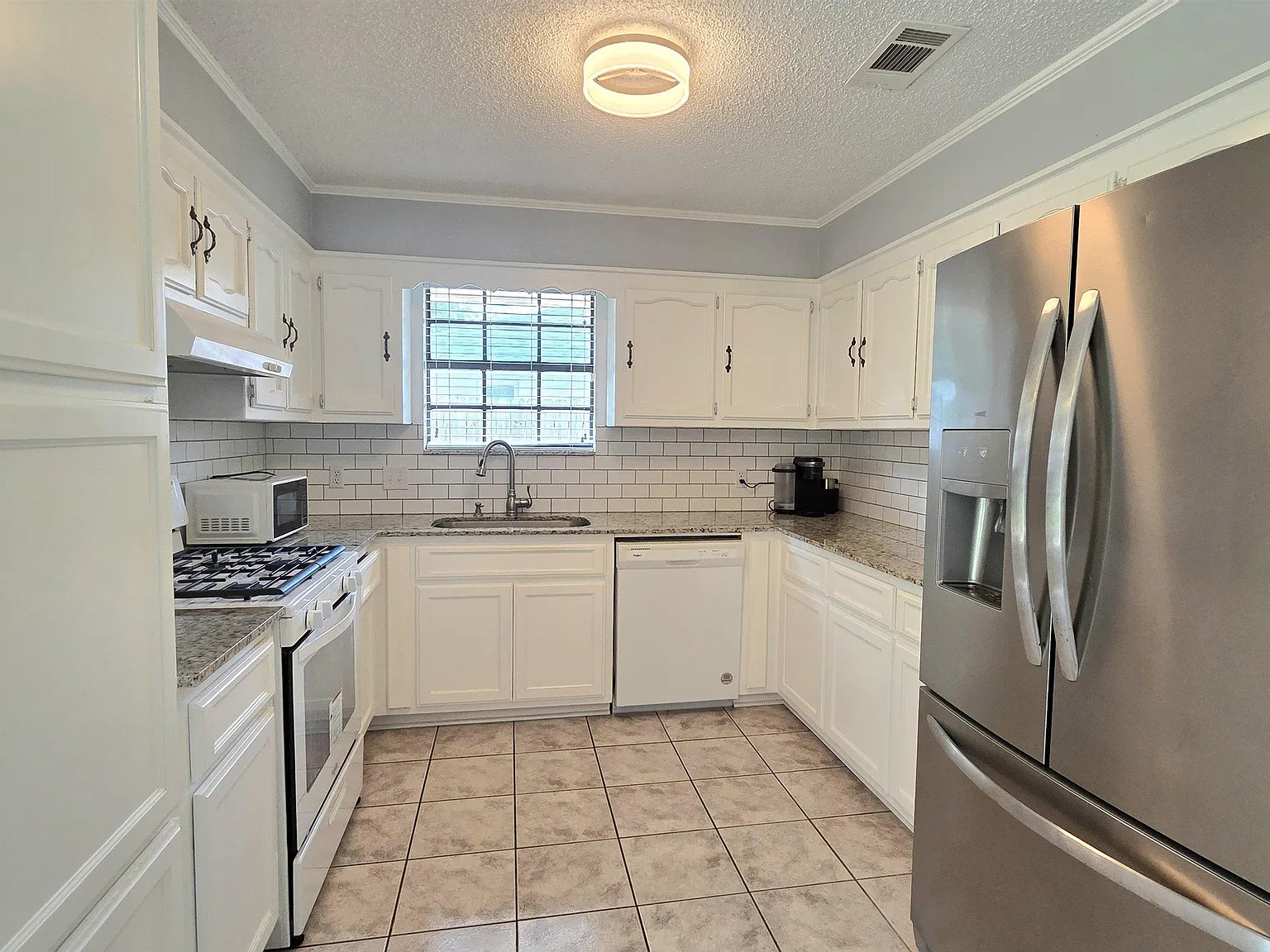 3 bed, 1700 sqft, $2,200 — Photo 1