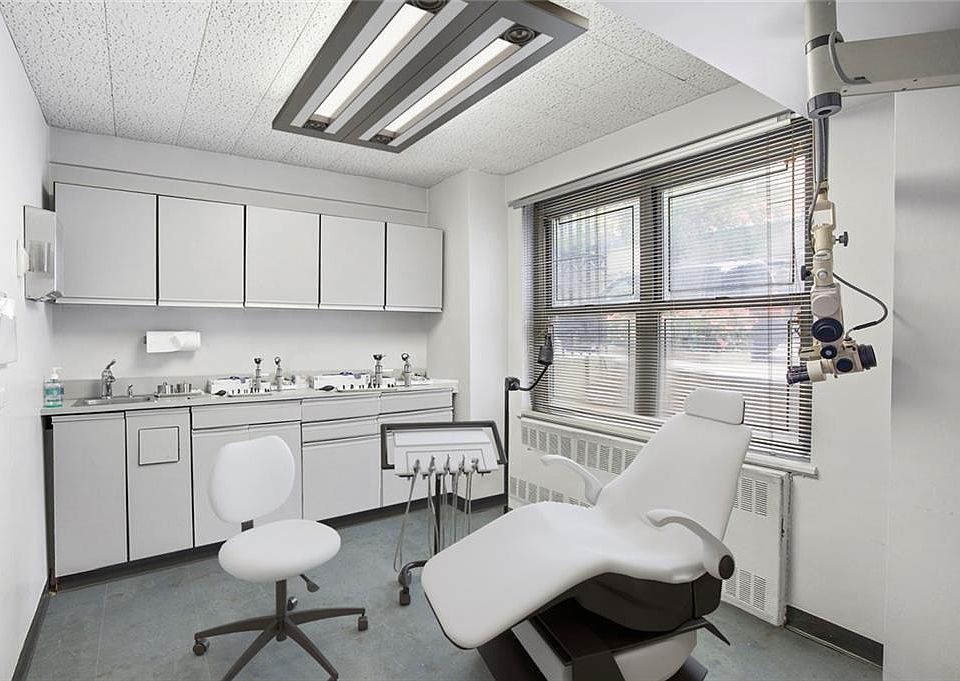 1st image of 425 E 54th St #1F