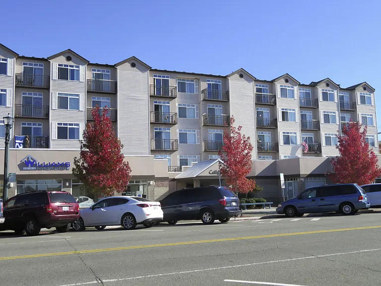 Colby Crest Apartments — Photo 18