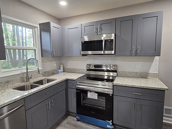 4th image of 4059 Canby Ln