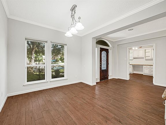 5th image of 2915 Silverberry Trl