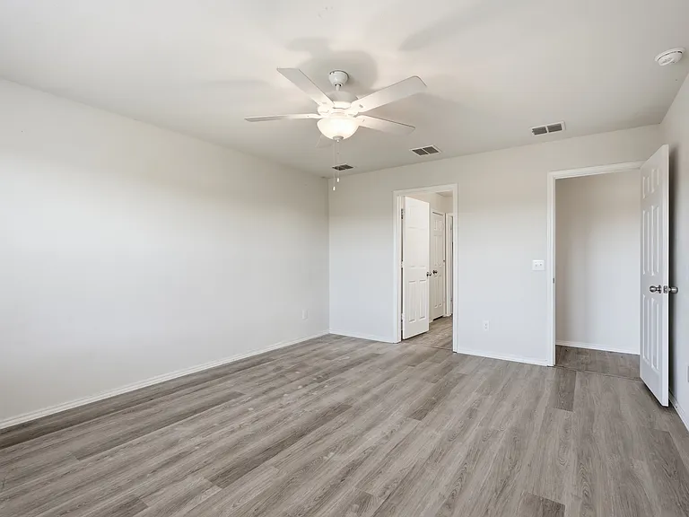933 Dressage Dr — Photo 12