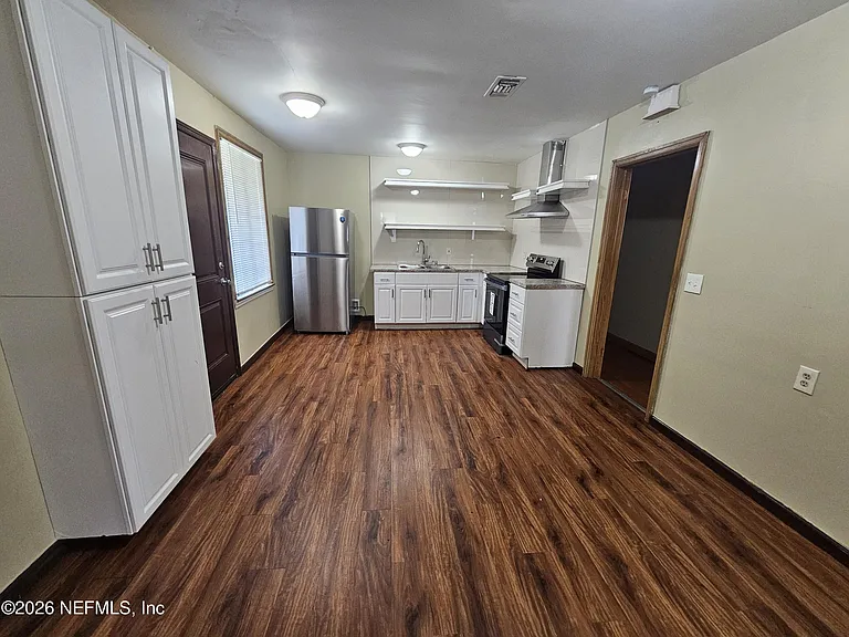 444 Alder St — Photo 5