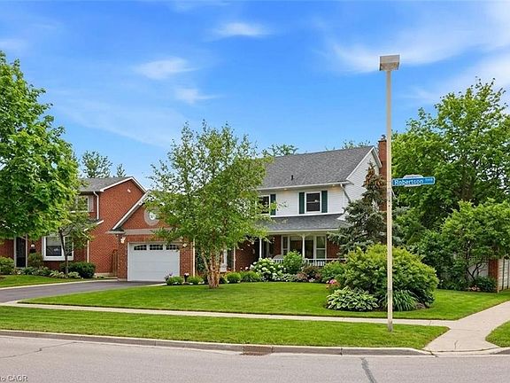 2nd image of 690 Robertson Cres