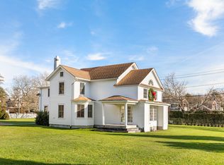 305 Hill St, Southampton, NY 11968