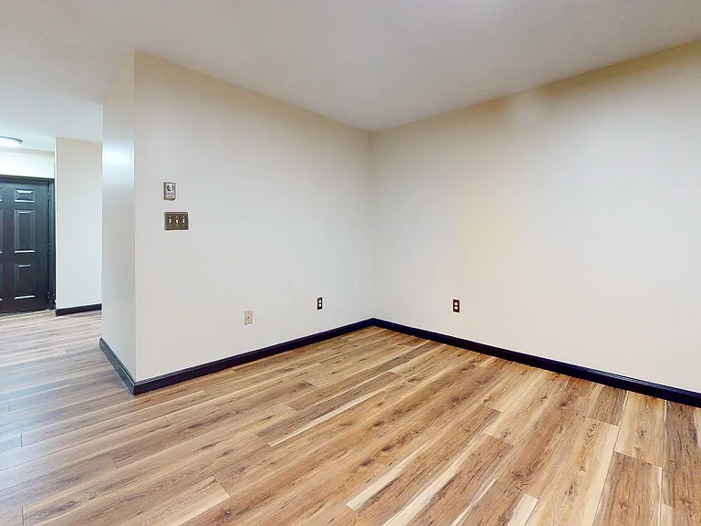 Beacon Court — Photo 11