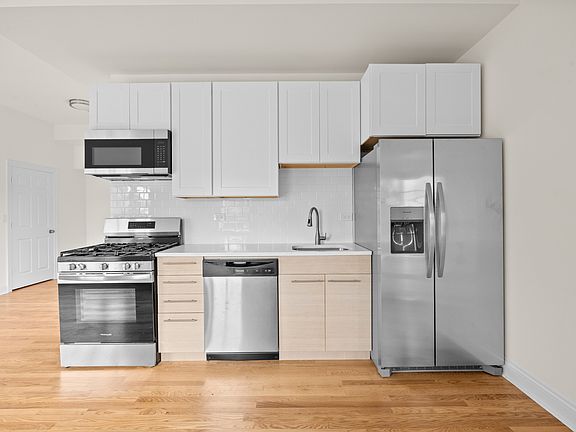5th image of 3107 N Harding Ave #2E