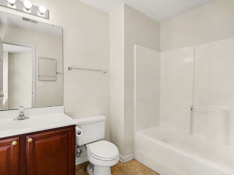 1043 Penny Ln — Photo 11
