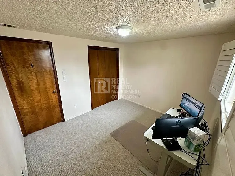 2628 Glendevey Dr — Photo 11