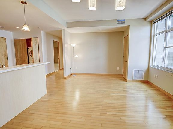 3rd image of 309 W Washington Ave Unit 606
