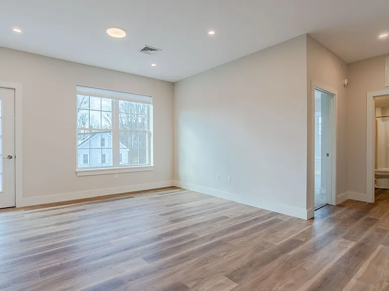 16 Sullivan St — Photo 4
