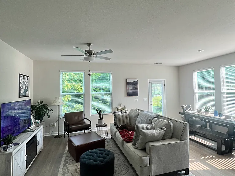 2142 Willow Glen Dr — Photo 13