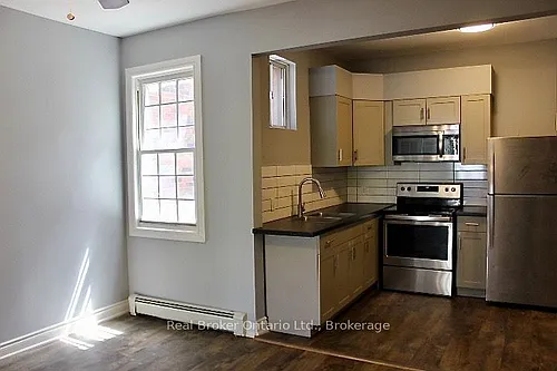 590 Main St E Photo 1