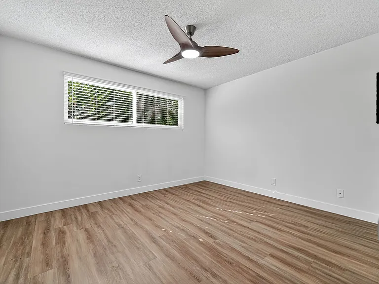 Country Club West — Photo 16