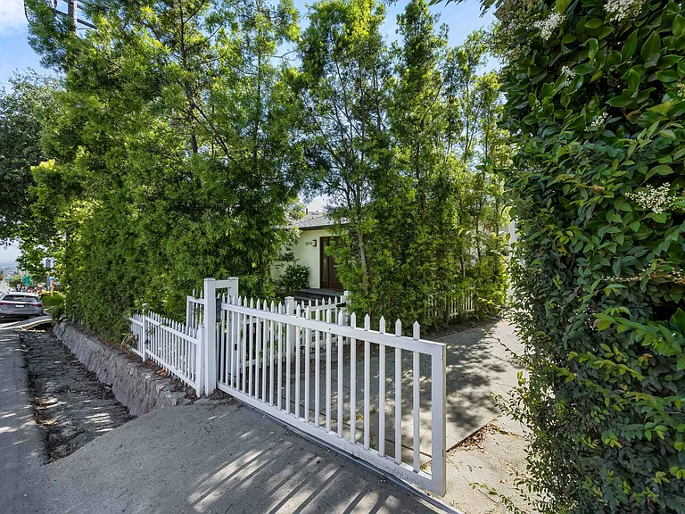 2649 Lake Ave — Photo 18
