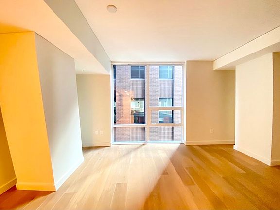 4th image of 121 Stewart St #506