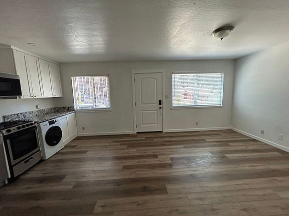 4th image of 2535 Elwood Ave #3B