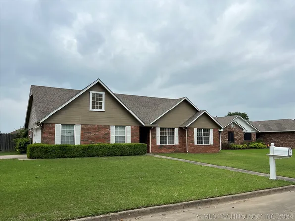 4011 Chaucer St, Muskogee, OK 74403
