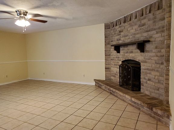 3rd image of 17623 Autumn Hills Dr