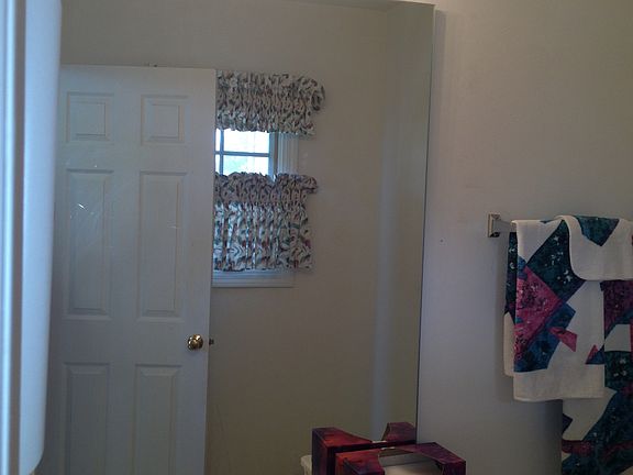 3rd image of 701 Lindsay Cir