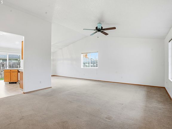 5th image of 513 SE Clark Ave