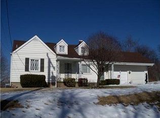 4543 Scenic Dr, Aliquippa, PA 15001